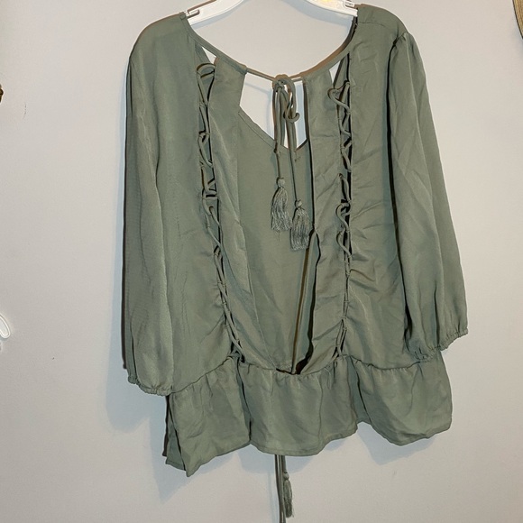 Cute Tie up, open back shirt from Buckle - Picture 3 of 6